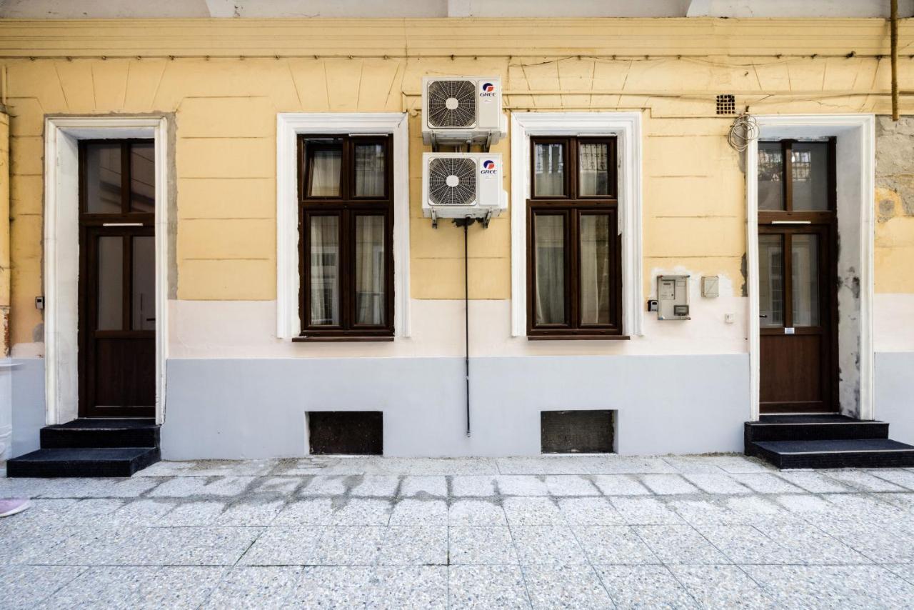 Twin Apartments, Budapest